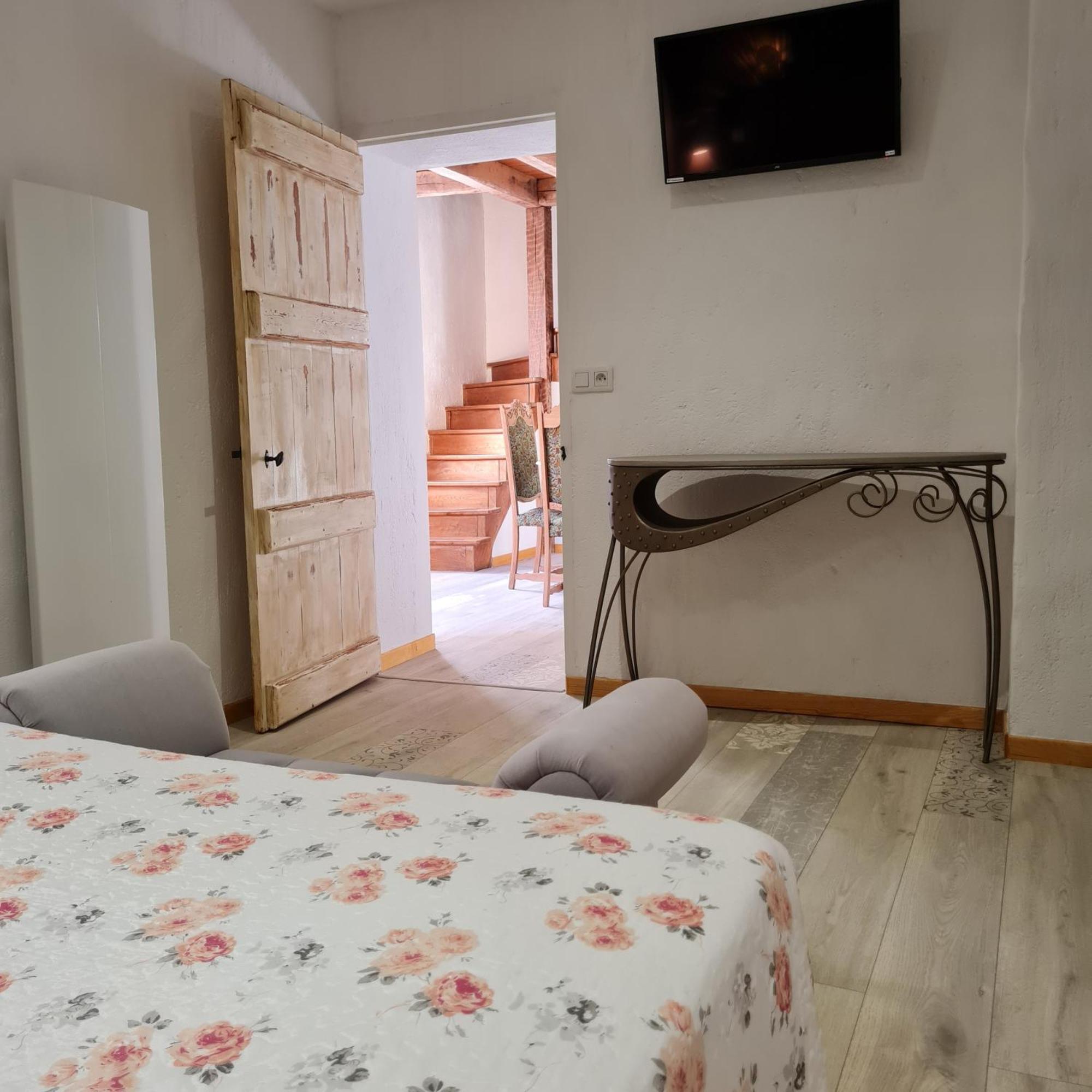 Domaine Du Cardou Hotel Puy-lʼÉvêque Bagian luar foto